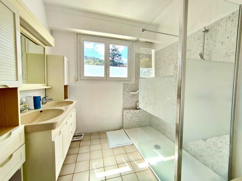 Appartement - 81 m² - 3 pièces