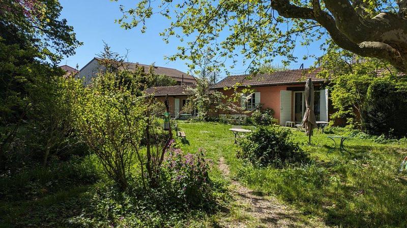 Propriété - 700 m² - 22 pièces