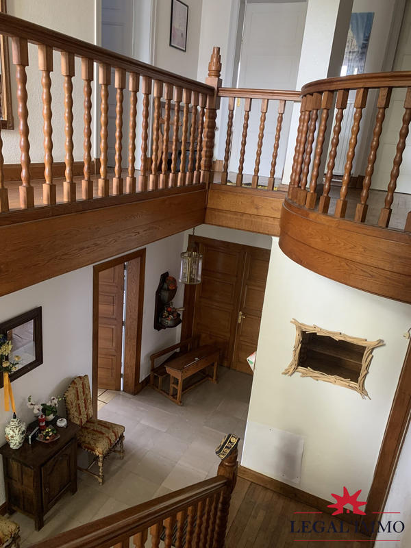 Maison - 260 m² - 6 pièces