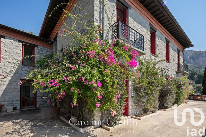 Maison - 500 m² - 15 pièces