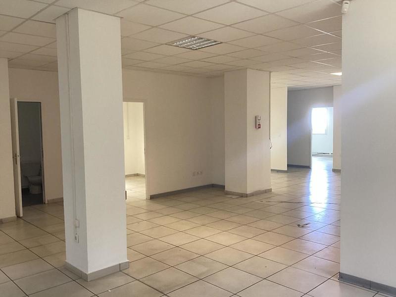 Local d'activités - 210 m² - 5 pièces