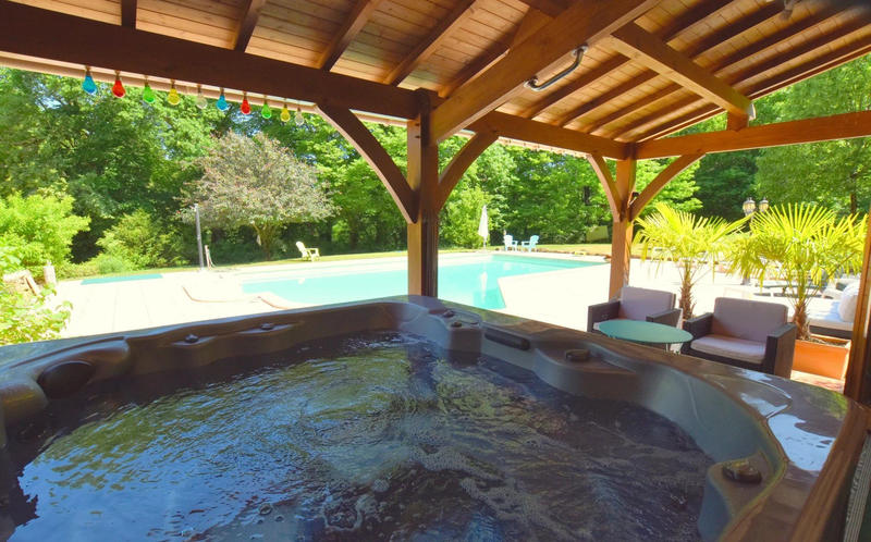 Maison - 340 m² - 10 pièces