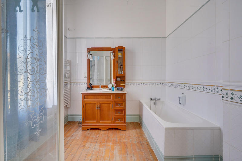 Maison - 200 m² - 8 pièces