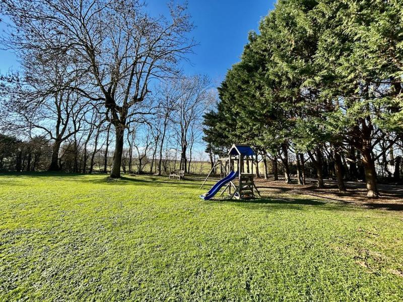 Propriété - 511 m² - 24 pièces