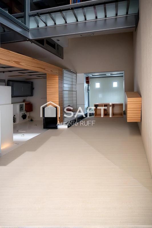 Maison - 850 m² - 1 pièce