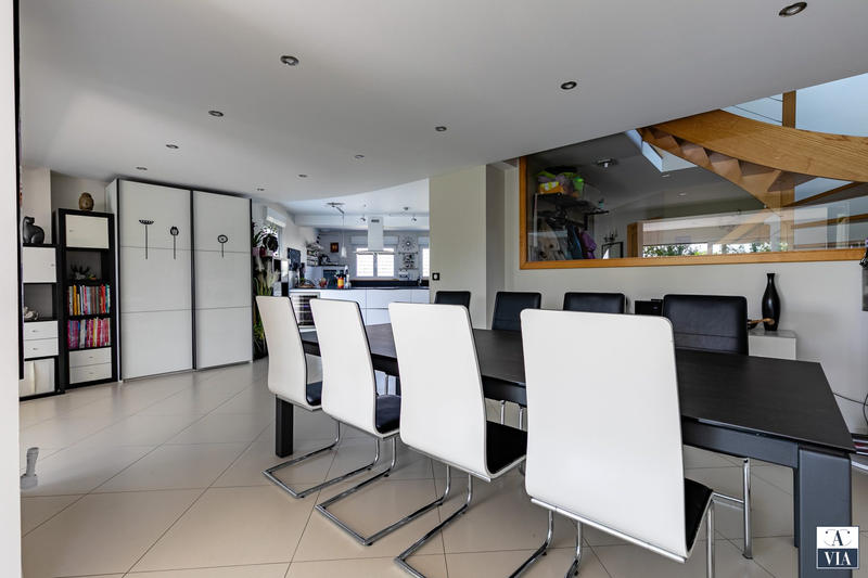 Maison - 235 m² - 8 pièces