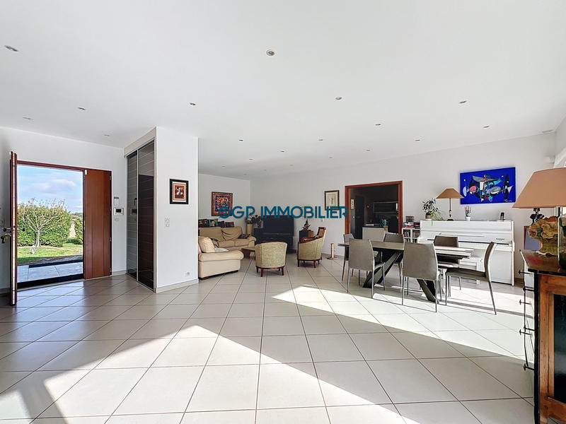 Villa - 201 m² - 6 pièces