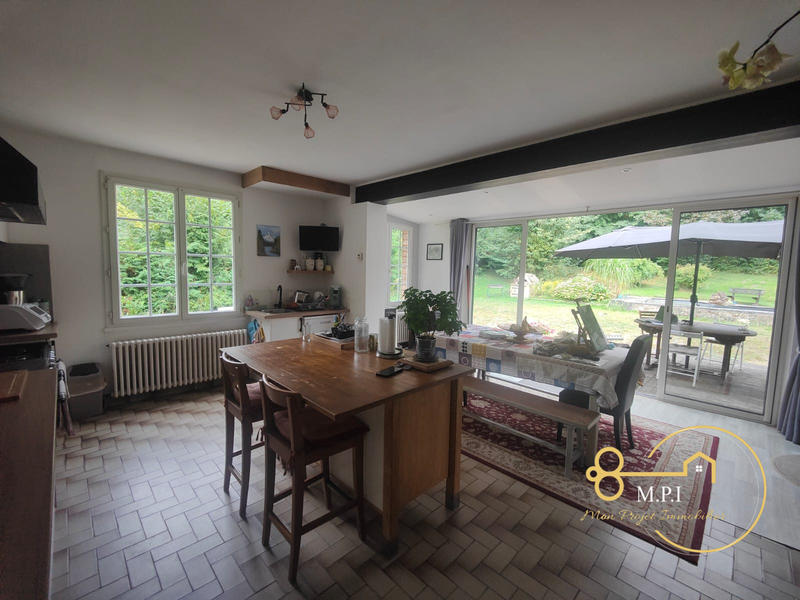 Maison traditionnelle - 210 m² - 8 pièces