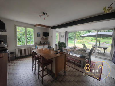 Maison traditionnelle - 210 m² - 8 pièces