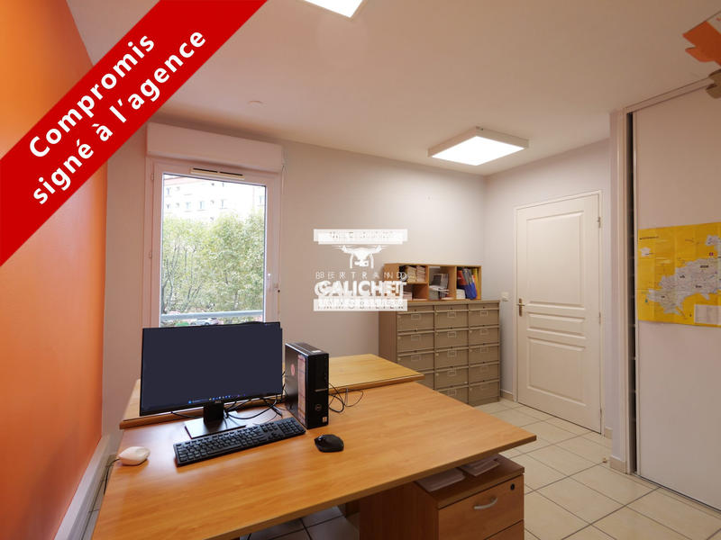 Local d'activités - 94 m² - 5 pièces