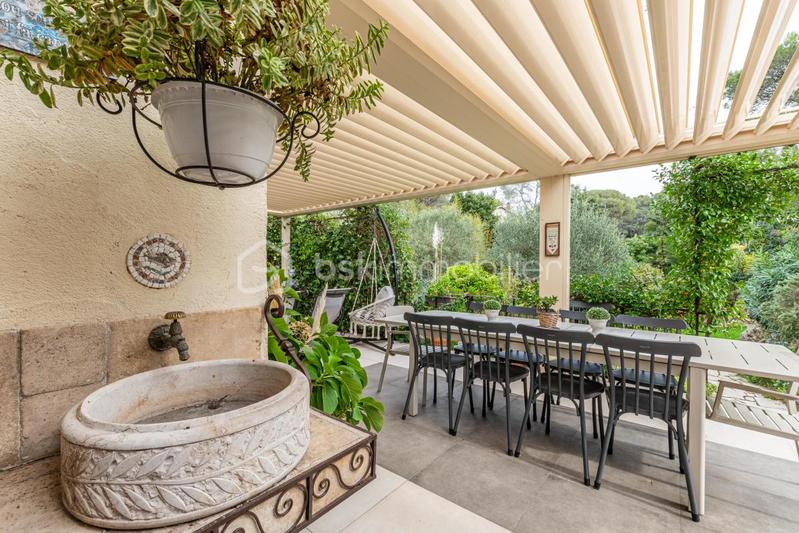 Maison - 250 m² - 10 pièces