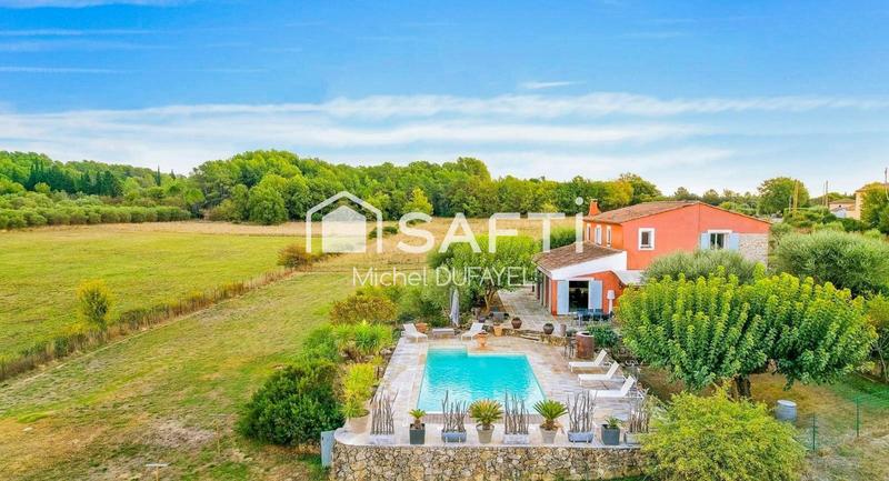 Maison - 205 m² - 6 pièces