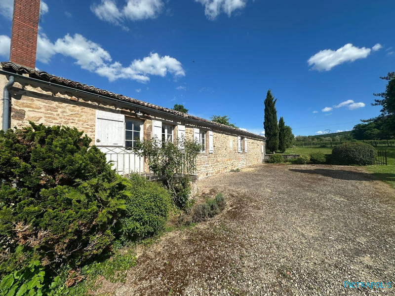 Maison - 305 m² - 9 pièces