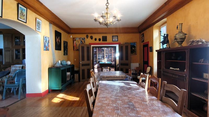 Maison - 311 m² - 9 pièces