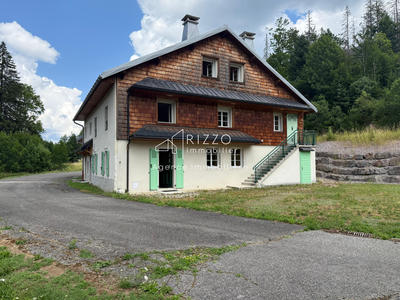 Maison - 196 m² - 8 pièces