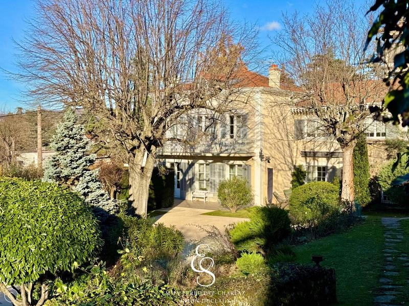 Villa - 230 m² - 11 pièces