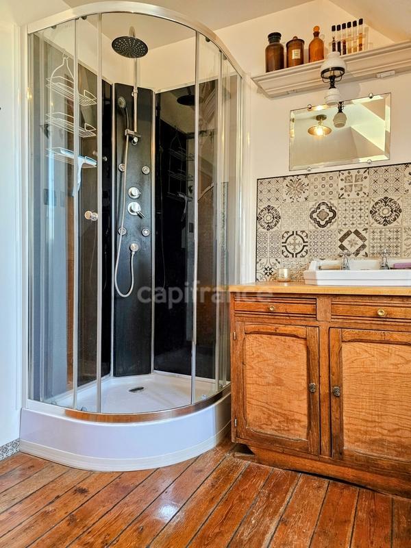 Maison - 245 m² - 9 pièces