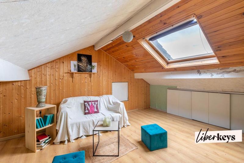 Propriété - 222 m² - 8 pièces