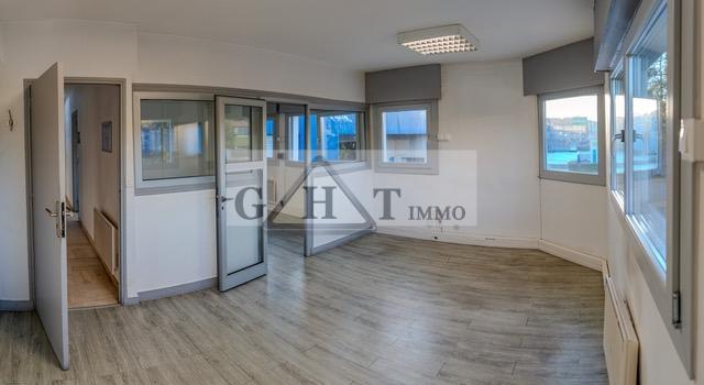 Entrepôt - 3 900 m²