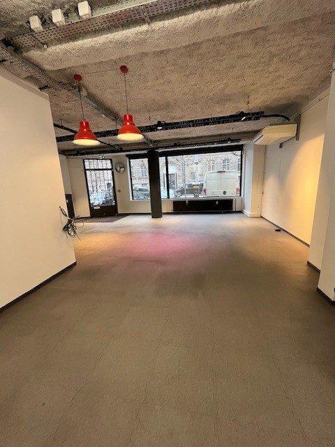Local commercial - 84 m² - 2 pièces