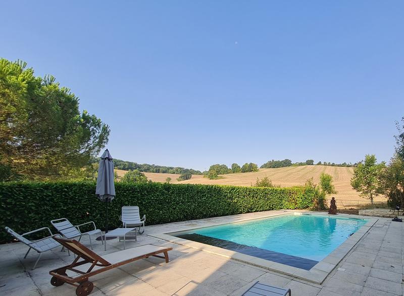 Maison - 230 m² - 6 pièces