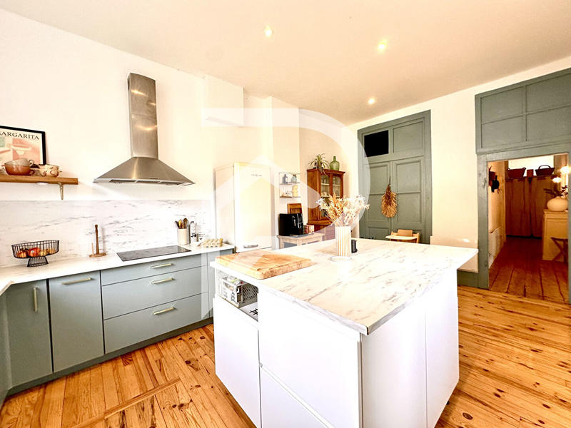 Appartement - 168 m² - 6 pièces