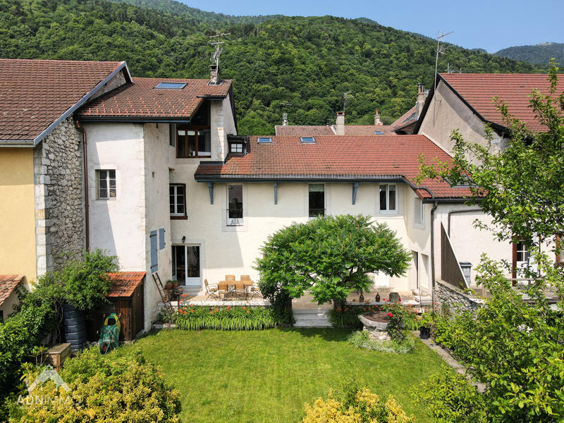 Maison - 200 m² - 6 pièces