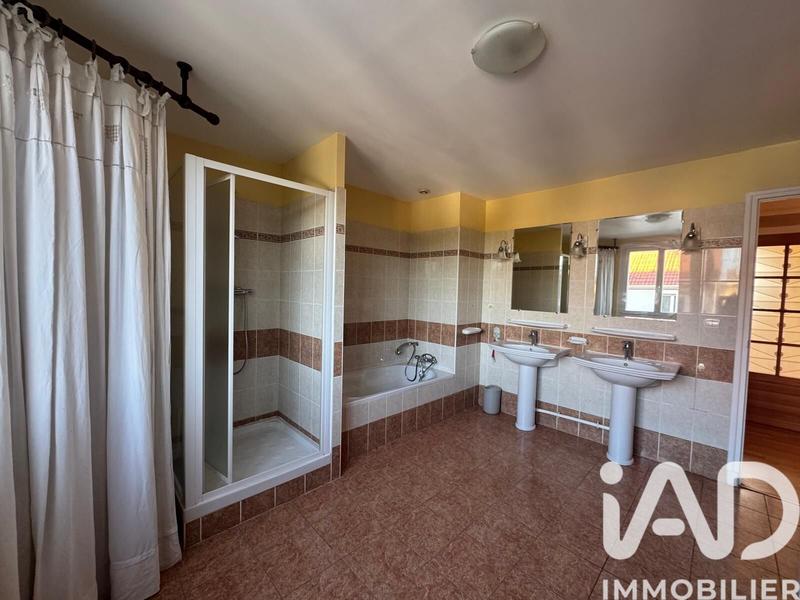 Maison - 208 m² - 10 pièces