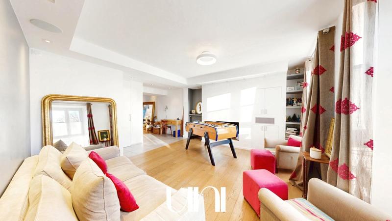 Maison de ville - 232 m² - 8 pièces