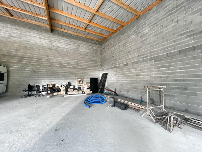 Local d'activité / Entrepôt - 160 m²