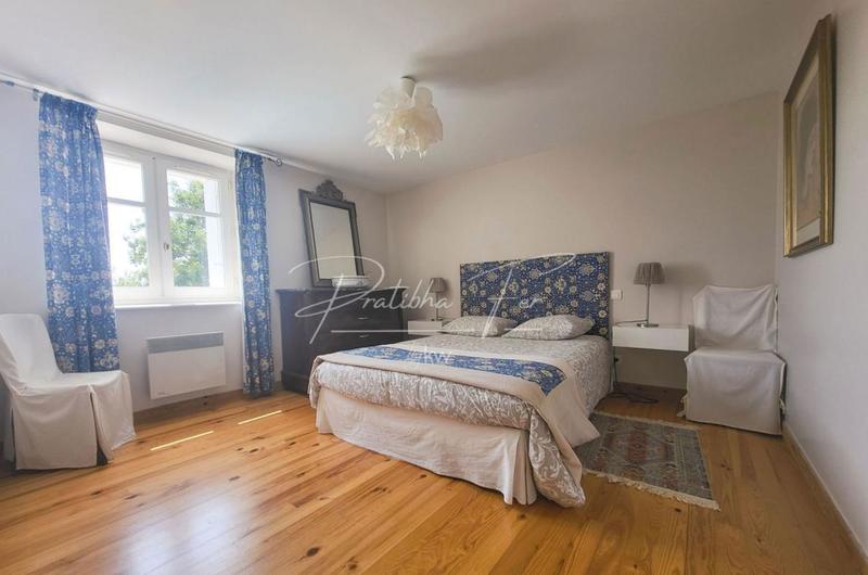 Maison - 251 m² - 8 pièces