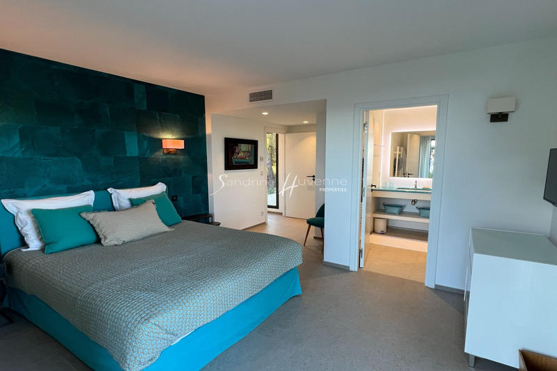 Propriété - 470 m² - 9 pièces