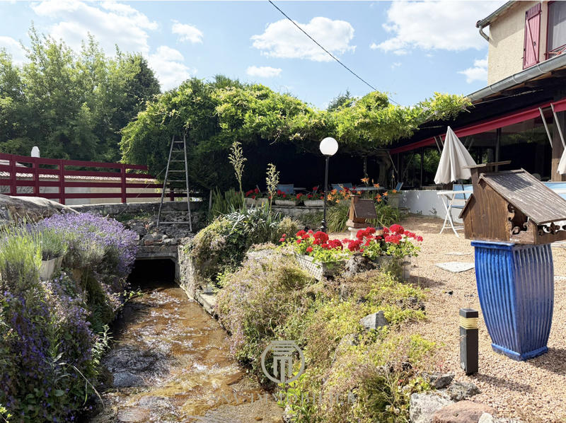 Maison - 285 m² - 8 pièces