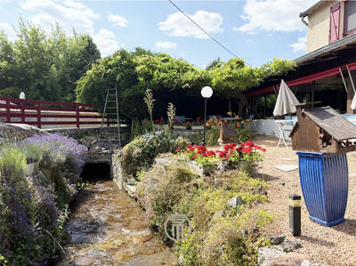 Maison - 285 m² - 8 pièces