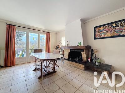 Maison - 94 m² - 5 pièces