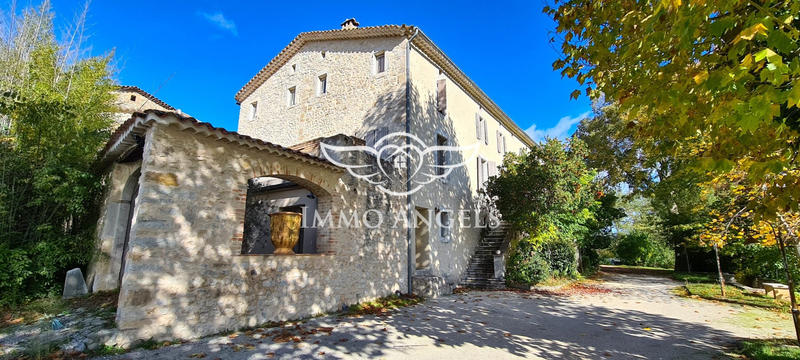 Bastide - 729 m² - 25 pièces