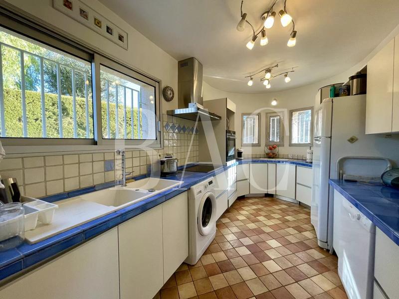 Villa - 250 m² - 8 pièces