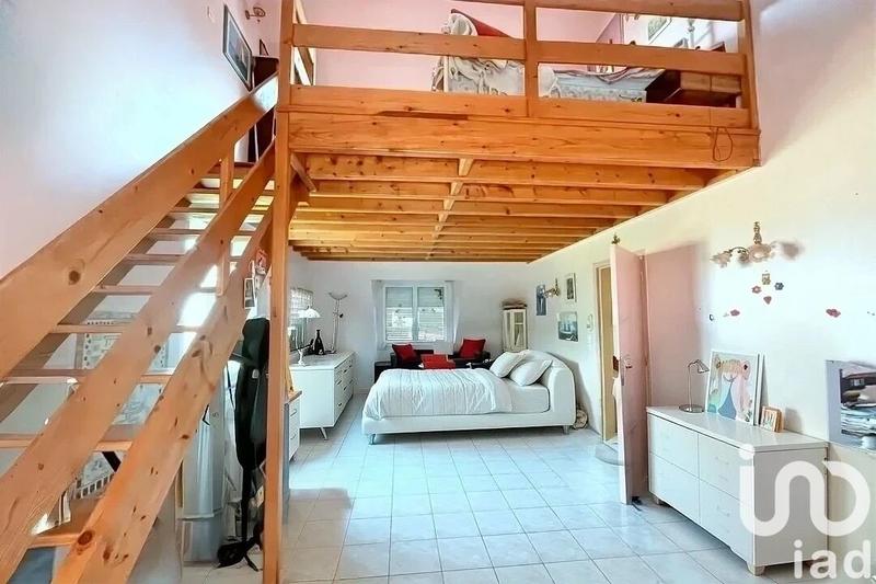 Maison - 257 m² - 12 pièces