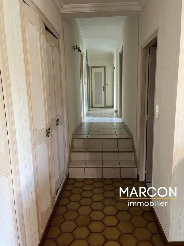 Maison - 225 m² - 7 pièces