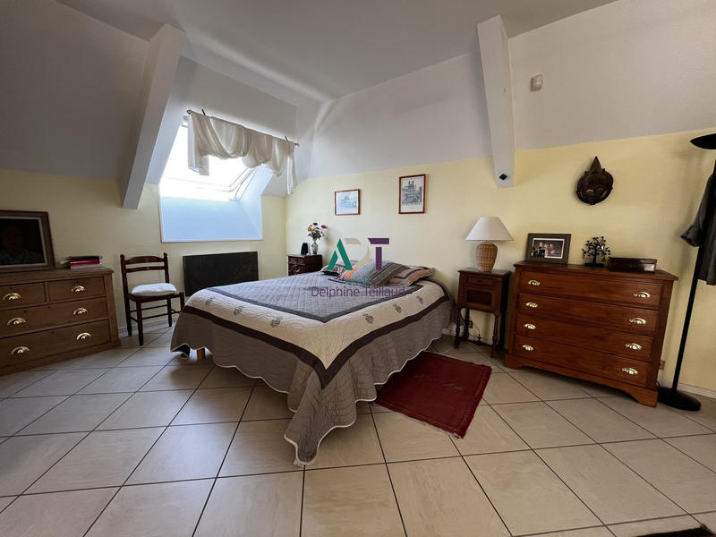 Maison - 249 m² - 9 pièces