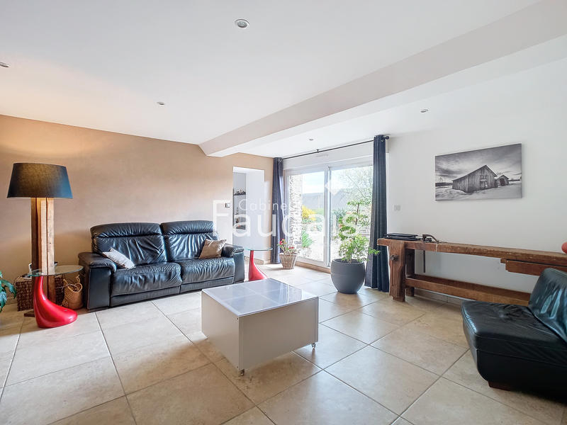 Maison - 182 m² - 9 pièces