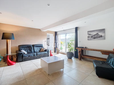 Maison - 182 m² - 9 pièces