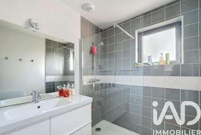 Maison - 180 m² - 8 pièces