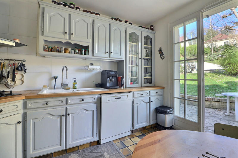 Maison - 255 m² - 8 pièces