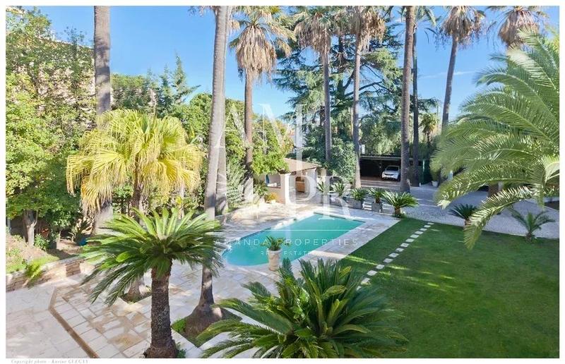 Villa - 300 m² - 10 pièces