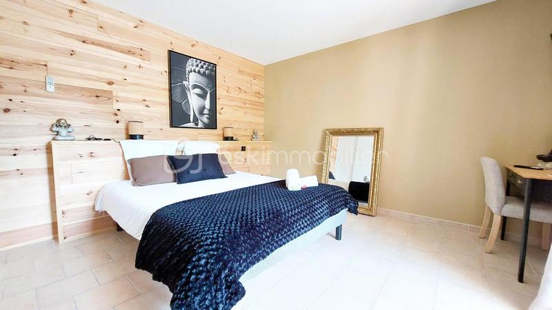 Maison - 370 m² - 12 pièces