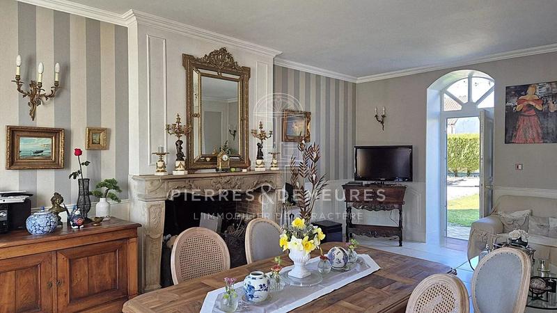 Maison - 438 m² - 16 pièces