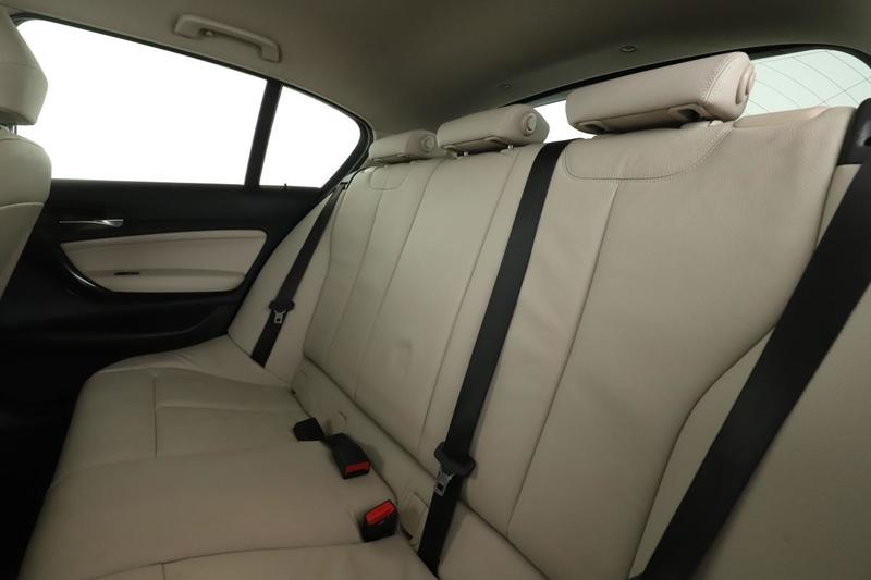 Bmw Série 1 125i UrbanChic Bva8 5p 224 ch