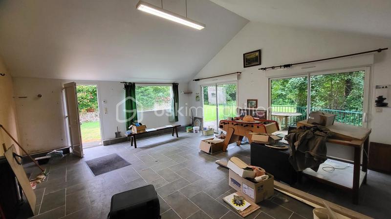 Pavillon - 210 m² - 8 pièces