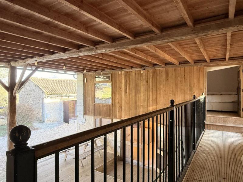 Maison - 250 m² - 6 pièces